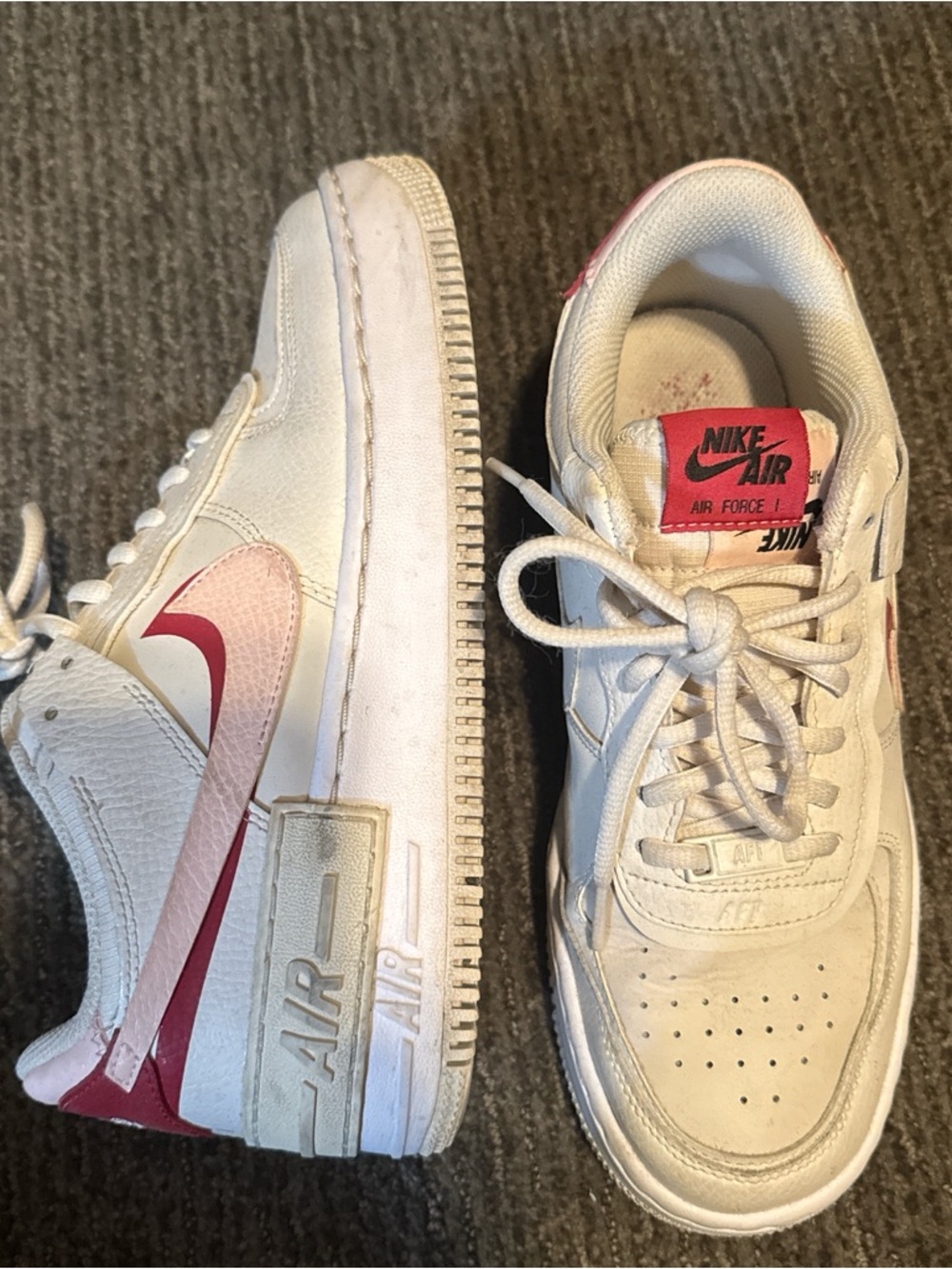 Nike women’s  White Sneakers with Pink Swoosh and Accent
